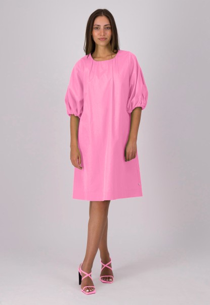 Kleid mit Statement-Ärmel in Pink