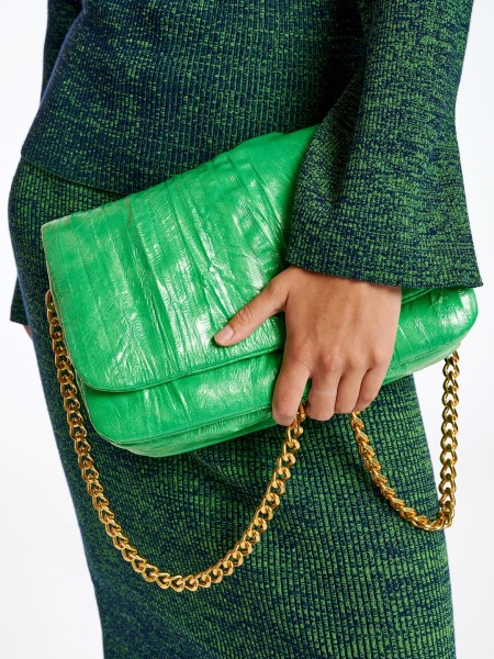 Umhänge Tasche aus glänzendem, strukturiertem Lederimitat Grün