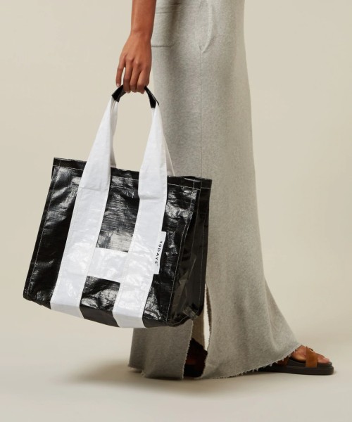 Shopping Bag aus Nylon in Schwarz-Weiß